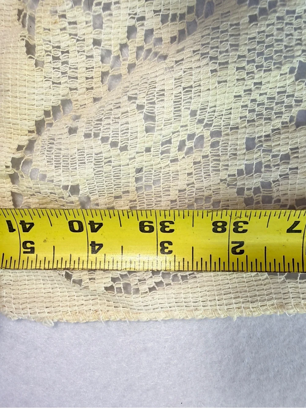 Vintage Quaker Lace Camelia Table Topper, 42x42, machine made, floral, 1950s